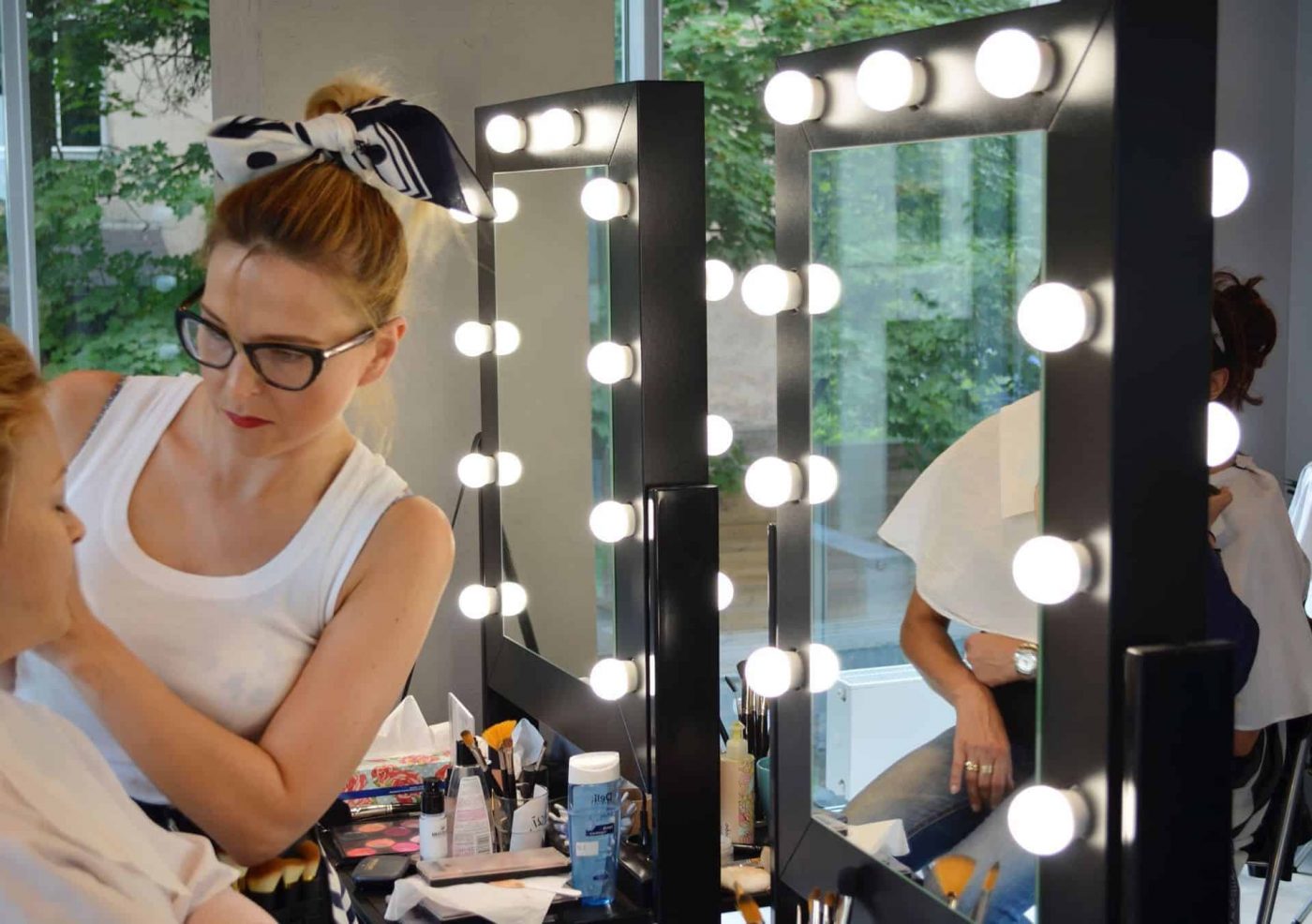 Mobilne Stanowiska Hollywood Dual w szkole Beauty Art