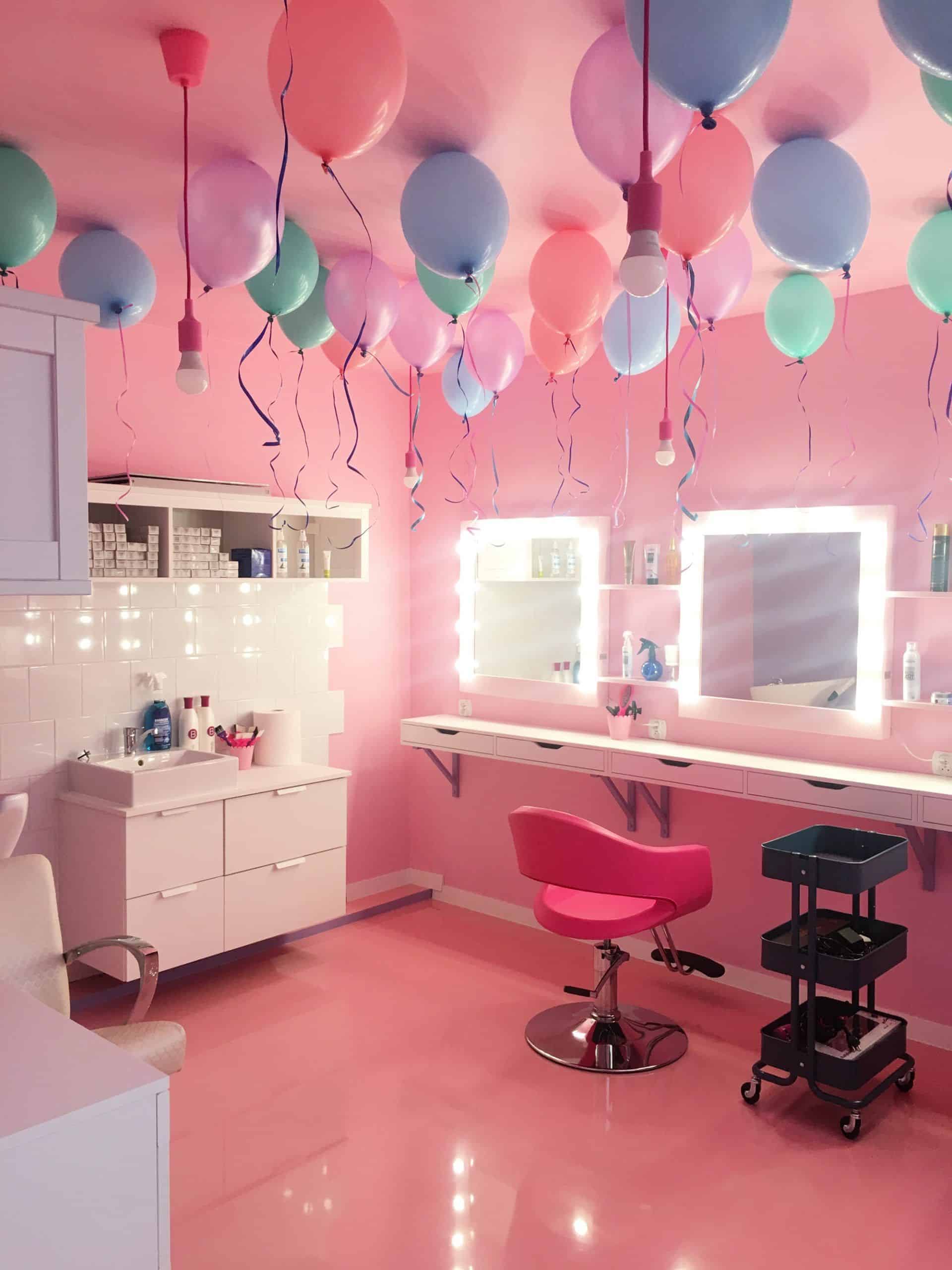 rozowe-lustro-makeup-stand-salon-fryzjerski-ola-tumielewicz-soled